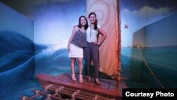 Yorie Kumalasari (kanan) bersama pengisi suara karakter Moana, Auli'i Cravalho (kiri) (Dok: Yorie Kumalasari)