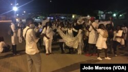 Manifestação de enfermeiros candidatos a vagas, Benguela, Angola