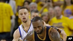 Steph Curry, Golden Warriors Warriors et LeBron James, Cleveland Cavaliers, Oakland, Californie, le 5 juin 2016.