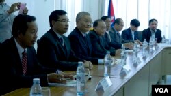 Newly elected NEC talked with EU and Japan officials. NEC’s member Rong Chhun (the first left), vice president of NEC Kuoy Bunroeun, and the president Sik Bunhuk.