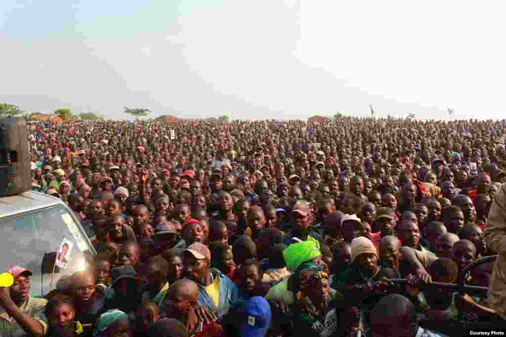 Afonso Dhlakama no distrito de Angónia, Tete, Moçambique. Outubro 2014