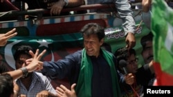 Imran Khan cheers his supporters after his visit to the mausoleum of Mohammad Ali Jinnah, founder and first governor-general of Pakistan, during an election campaign in Karachi, May 7, 2013.