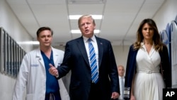 Дональд Трамп посещает госпиталь во Флориде