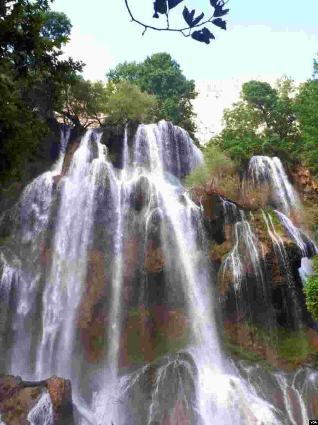 آبشار زردلیمه- چهارمحال و بختیاری عکس: امیرحسین (ارسالی شما) 