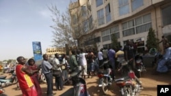 Malians queue to withdraw money from a bank in the capital Bamako, April 3, 2012. 