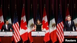 Canada's Foreign Minister Chrystia Freeland, center, addresses the media with Mexico's Economy Minister Ildefonso Guajardo, left, and U.S. Trade Representative Robert Lighthizer at the close of the third round of NAFTA talks involving the United States, Mexico and Canada in Ottawa, Ontario, Canada, Sept. 27, 2017. 