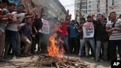 Bangladeshi students are seen protesting the murder of secular student activist Nazimuddin Samad as they call on police to find those responsible, in Dhaka, Bangladesh, April 7, 2016.