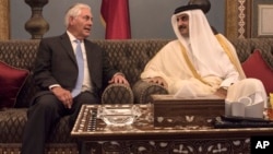 Рекс Тиллерсон и эмир Катара Шейх Тамим бин Хамад аль-Тани. Доха, Катар, 11 июля 2017.