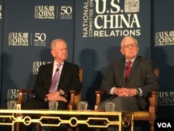 里根总统的国家安全顾问麦克法兰（左）与艾伦在美中关系研讨会上（2016年6月27日）
