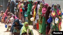 Internally displaced Somali women stand in a queue waiting for relief food to be served in Hodan district south of capital Mogadishu September 5, 2011. 