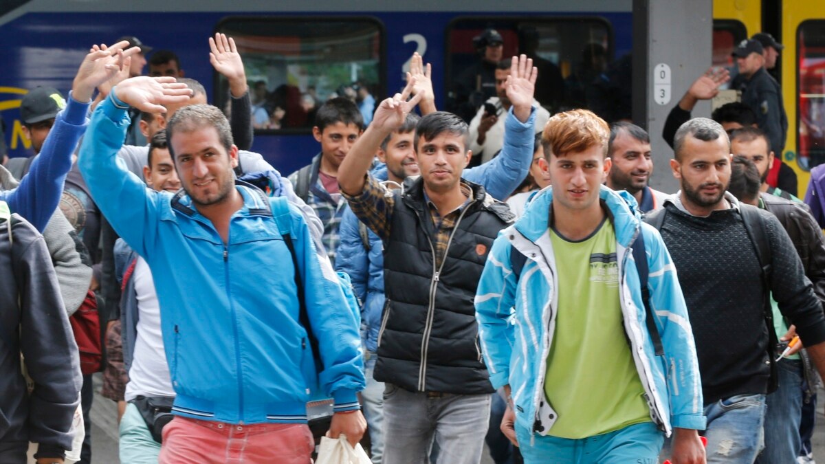 Austria, Germany Open Borders to Thousands of Migrants