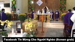 Lễ tiễn chân Linh mục Joseph Trần Ngọc Thanh người bị sát hại trong một vụ tấn công bằng dao tại nhà thờ khi đang trong lễ giải tội cho giáo dân của Giáo phận Kon Tum hôm 29/1.