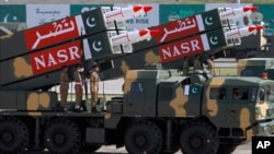巴基斯坦在2017年共和国日展示导弹