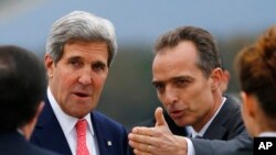 Le Secrétaire d'Etat américain John Kerry arrive à Genève, vendredi 8 novembre 2013, pour les négociations sur le nucléaire iranien.