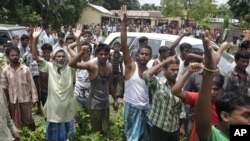 Dân làng bày tỏ sự phẫn nộ đối với tình trạng bạo lực ở bang Assam tại trại cứu trợ Bijni ở thị trấn Chirang, ngày 26/7/2012