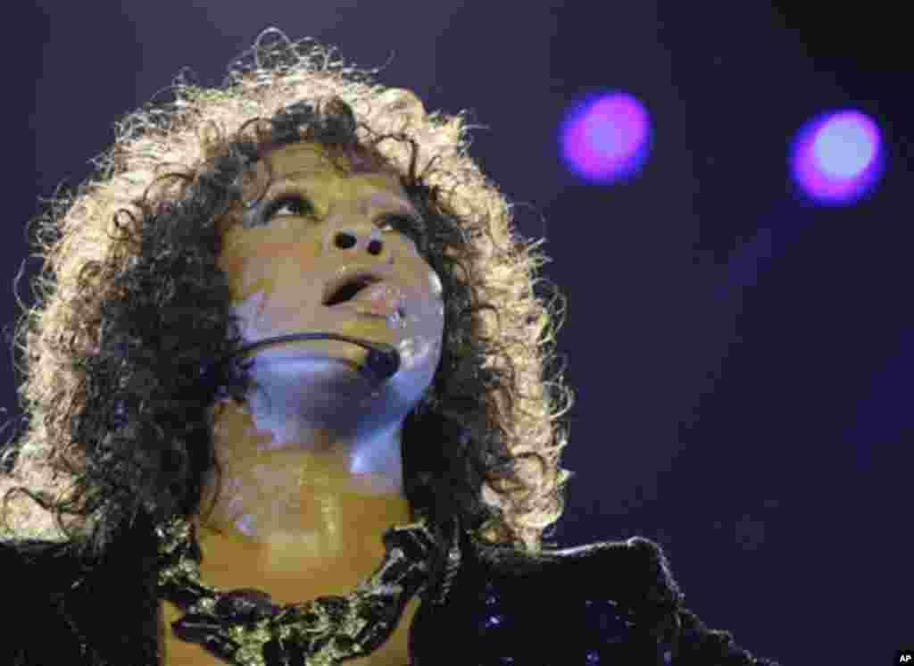 U.S singer Whitney Houston performs at the O2 arena in London as part of her European tour, Sunday, April 25, 2010. (AP Photo/Joel Ryan)