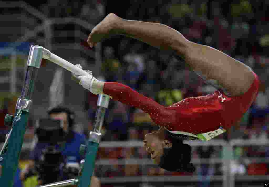 عکسهایی از المپیک ریو: عکس دیگری از داگلاس، ژیمناست آمریکایی.