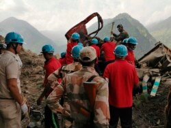 Operasi penyelamatan korban longsor di distrik Kinnaur di negara bagian Himachal Pradesh, India utara, Rabu, 11 Agustus 2021. (Foto: ITBP via AP)