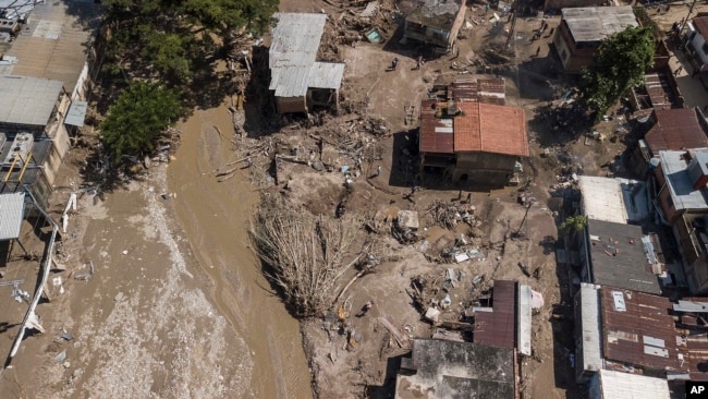 Vista de Las Tejerias después de un fatal deslizamiento de tierra e inundaciones, en Venezuela, el lunes 10 de octubre de 2022. (Foto AP/Matías Delacroix)