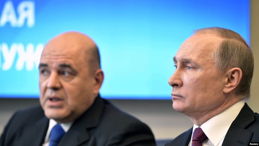Presiden Rusia Vladimir Putin bersama Kepala Dinas Perpajakan Federal Rusia, Mikhail Mishustin, di Moskow, Rusia, 11 April 2017. 