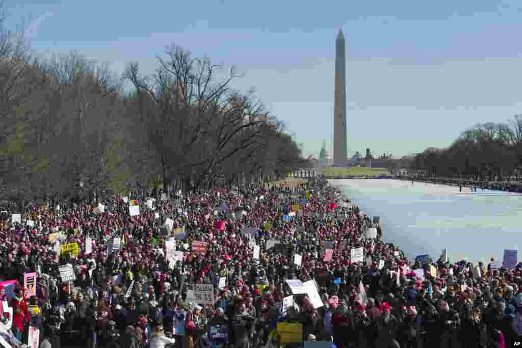 Акцию в столице США организовало отделение движения &laquo;Марш женщин&raquo; в штате Вирджиния. Накануне активисты признавали, что в этом году митинги вряд ли будут такими же массовыми, как это было в январе 2017. В социальных сетях о своем желании участвовать в демонстрациях в Вашингтоне к утру субботы заявило более 10 000 человек.