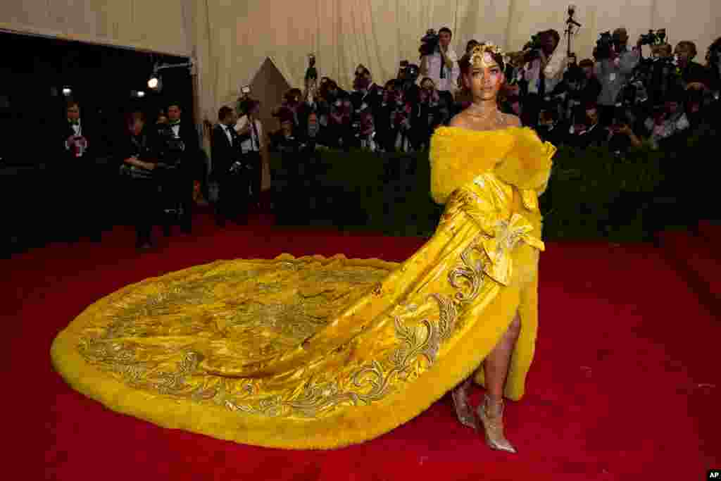 Rihanna teve o vestido que ocupava mais espaço deste ano.