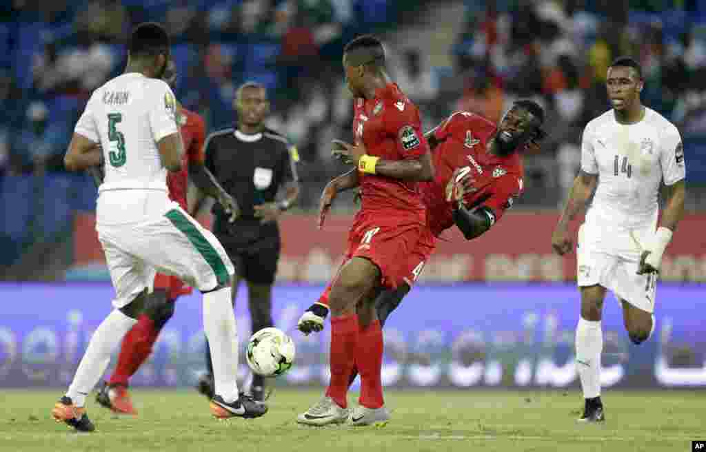 Togo&#39;s Emmanuel Adebayo, second right, battles for the ball with Ivory Coast&#39;s Wilfried Kano, left, during their African Cup of Nations Group C soccer match between Ivory Coast and Togo at the Stade de Oyem in Gabon, Monday Jan. 16, 2017. (AP Photo/Sunday Alamba)017.