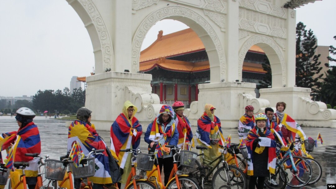 台湾藏人及人权团体举行为西藏自由而骑活动