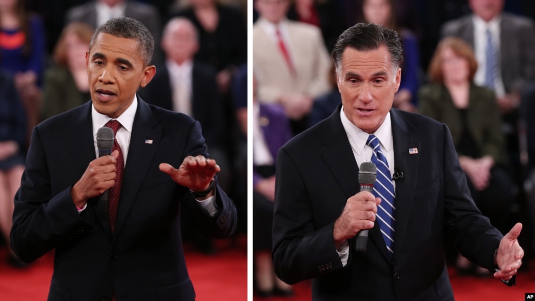Tổng thống Obama (trái) và ông Mitt Romney