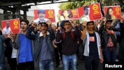 Unjuk rasa serikat pekerja terhadap serangan bom kembar di Ankara, Turki, pada tahun lalu, Oktober 2015 (foto: dok).