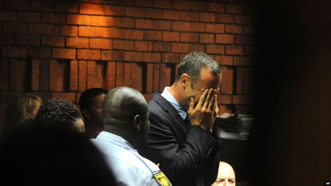 Athlete Oscar Pistorius weeps in court in Pretoria, South Africa, Feb 15, 2013, at his bail hearing in the murder case of his girlfriend Reeva Steenkamp. 