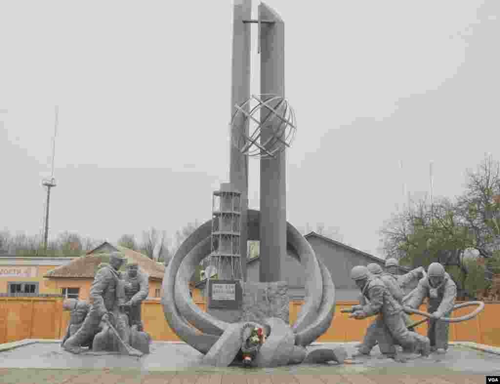 A monument at the Chernobyl Fire Station to 32 of its crew who died responding to the explosion at the #4 reactor, March 20, 2014. (S. Herman/VOA)