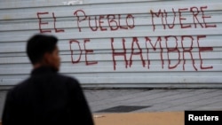 Los venezolanos luchan a diario con problemas consecuencia de la emergencia humanitaria compleja, que afectan su calidad de vida y su estabilidad emocional, afirman expertos.