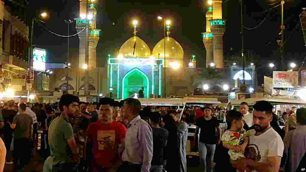 Maziyarta sun taru daren&nbsp;Laylat al-Qadr a&nbsp;Baghdad, Iraq Friday, June 8, 2018.