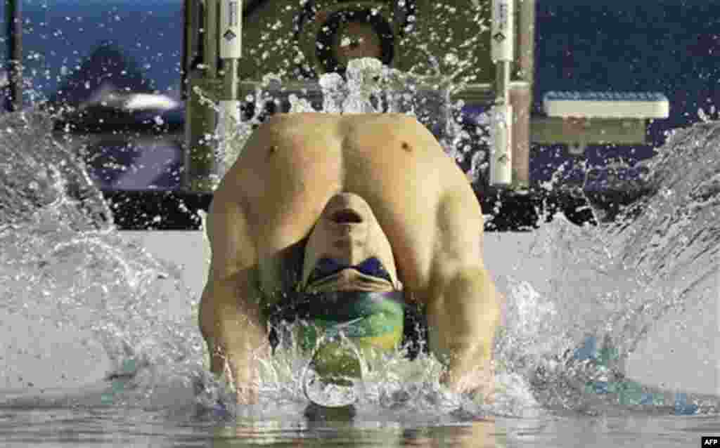 Brazil's Leonardo de Deus pushes off the starting blocks during a preliminary heat of the men's 200m backstroke swimming event at the Pan American Games in Guadalajara, Mexico, Friday Oct. 21, 2011. (AP Photo/Julie Jacobson)