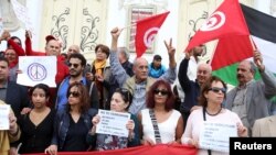 Une manifestation contre des attentats de Paris, à Tunis, Tunisie 16 novembre 2015.