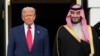 دونالد ترامپ، رئیس‌جمهوری آمریکا، در کنار محمد بن سلمان، ولیعهد عربستان - آرشیو