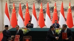 CPresiden China Xi Jinping dan Presiden RI Prabowo Subianto (kiri) menyaksikan penandatanganan sejumlah nota kesepahaman di Aula Agung Rakyat di Beijing, China, Sabtu, 9 November 2024. (Foto: Florence Lo/Pool/AFP)