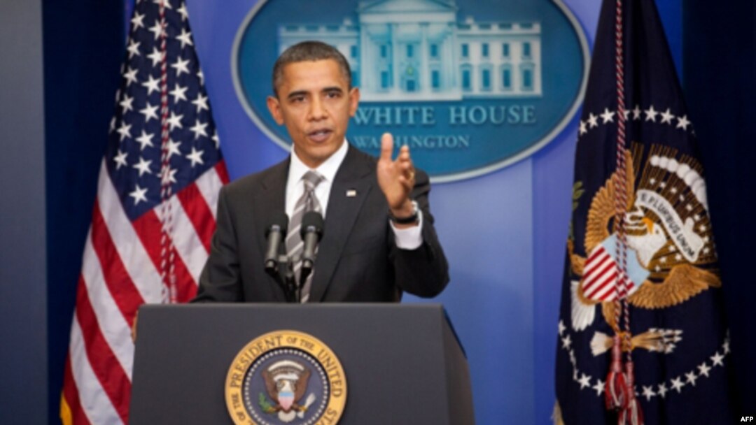 AQShda ishlab pul topayotgan odam har yili 10-35 foiz orasida daromad solig’i to’laydi. Prezident Barak Obama soliqni barcha uchun vaqtincha past miqdorda saqlashga qaror qilgan.