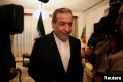 Menteri Luar Negeri Iran Abbas Araghchi memberikan pengarahan di sela-sela acara PBB di Lisbon, Portugal, 27 November 2024. (Pedro Nunes/REUTERS)