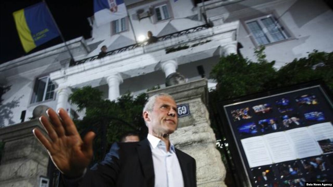 Predsednik DS Boris Tadić ispred sedišta stranke, 20. maja 2012. 