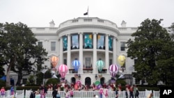 Perayaan Paskah di Gedung Putih, Washington, dihelat pada 1 April 2024, dengan sejumlah acara seperti menggelindingkan telur. (Foto: AP/Mark Schiefelbein)