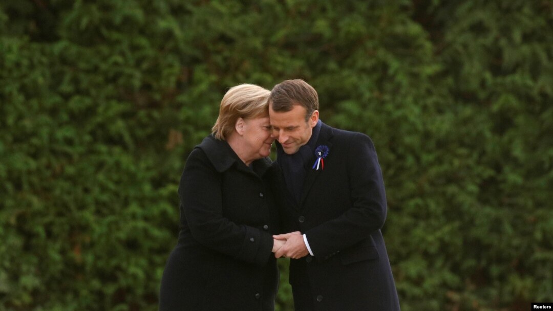 Tổng thống Emmanuel Macron (phải) và Thủ tướng Đức Angela Merkel ở Compie2gne, Pháp, ngày 10 tháng 11, 2018
