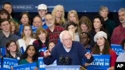 Umukandida w'Umudemorate, Bernie Sanders ariko yiyamaza mu gisagara ca Portsmouth, muri Reta ya New Hampshire, ku musi w'Imana, italiki indwi z'ukwezi kwa kabiri, umwaka w'2016.