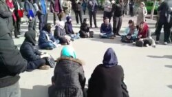 برخورد ماموران پلیس با دانشجویان معترض مقابل دانشگاه تهران