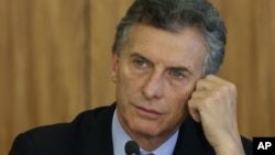 La toma de posesión de Mauricio Macri se verá empañada por la ausencia de la presidenta saliente y de los diputados de la oposición.