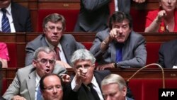 Sarkozi mohon të ketë marrë para nga trashgimtarja e L'Orealit