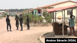 Ba policiers na Kintele, Brazzaville, 18 août 2020.