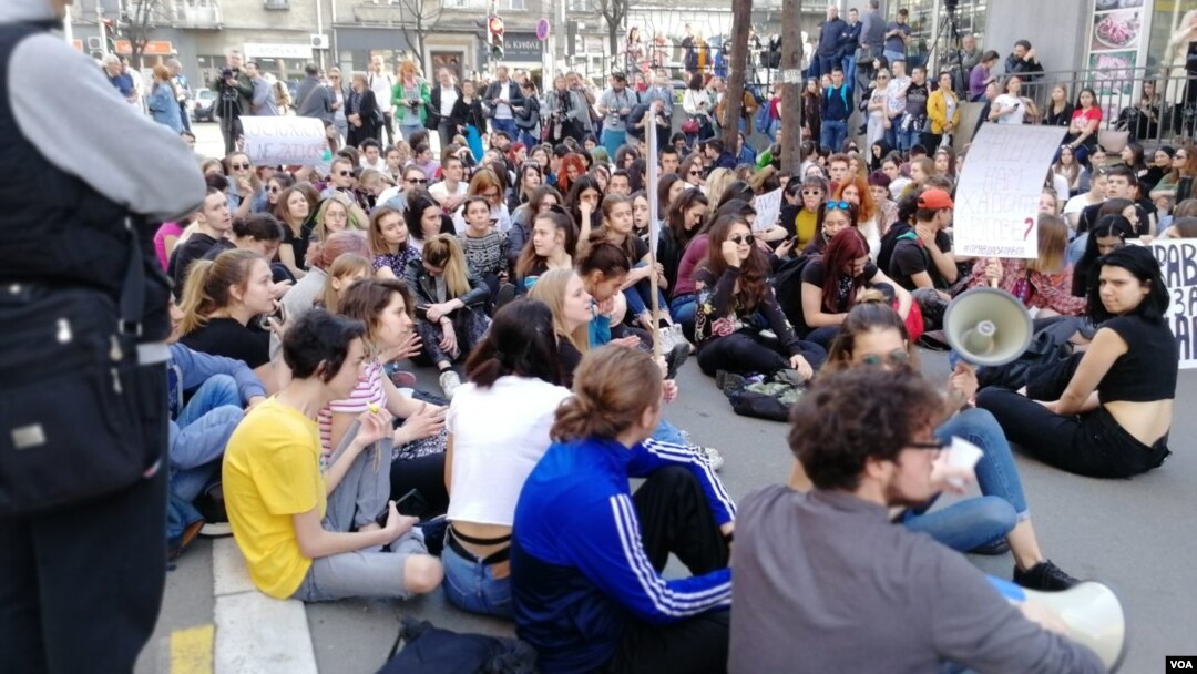 Učenici beogradske Filološke na protesnom skupu zbog hapšenja Pavla Cvejića , u Beogradu, 18. marta 2019.