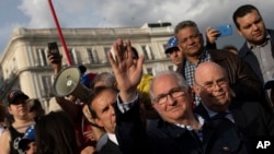 ARCHIVO - El exalcalde de Caracas Antonio Ledezma en una concentración de opositores venezolanos en Madrid, España, el 30 de abril del 2019. 